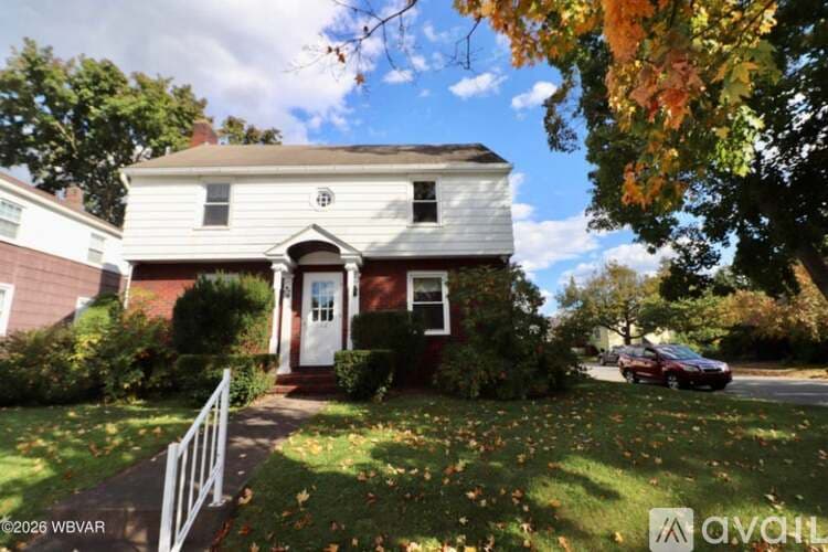 Montoursville House: 502 Montour St N