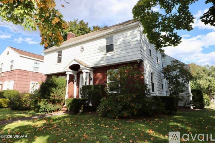 Montoursville House: 502 Montour St N