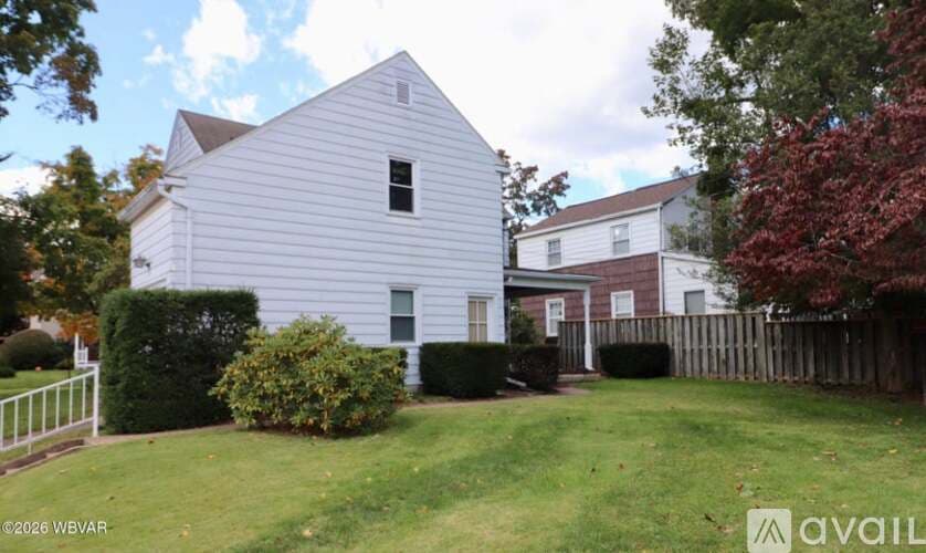 Montoursville House: 502 Montour St N