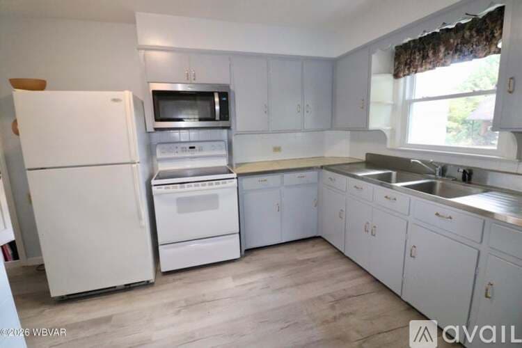 Montoursville House: 502 Montour St N