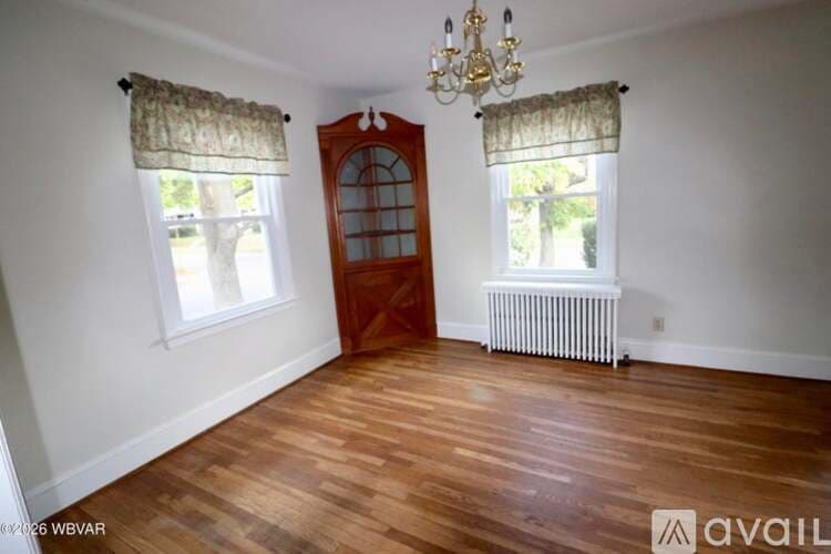 Montoursville House: 502 Montour St N