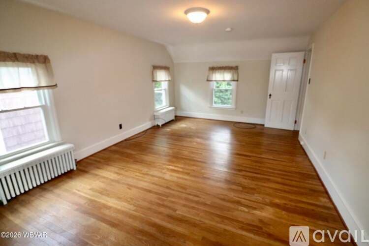 Montoursville House: 502 Montour St N