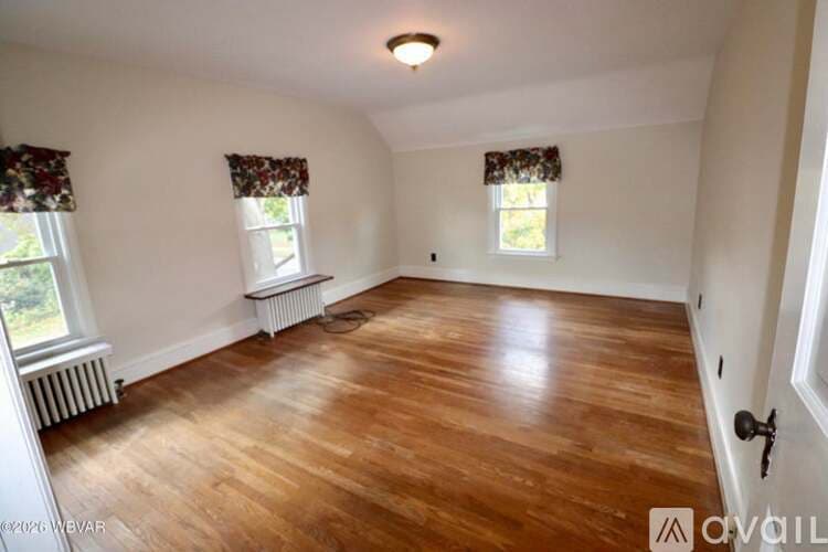 Montoursville House: 502 Montour St N