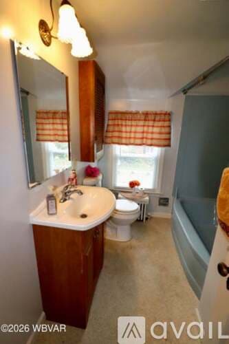 Montoursville House: 502 Montour St N