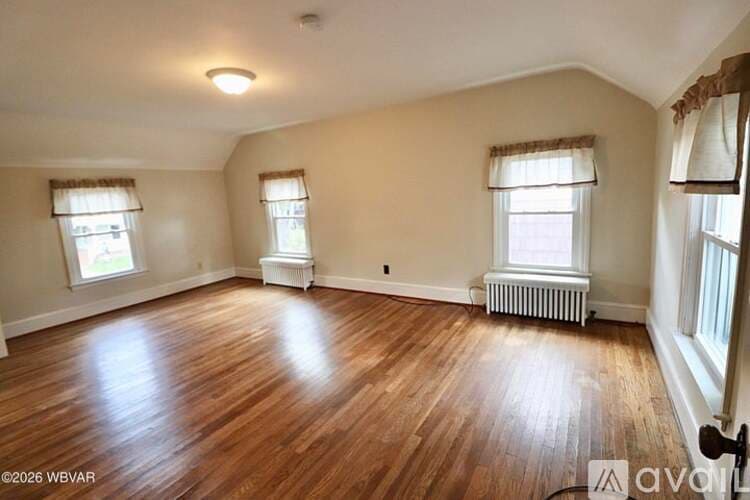 Montoursville House: 502 Montour St N