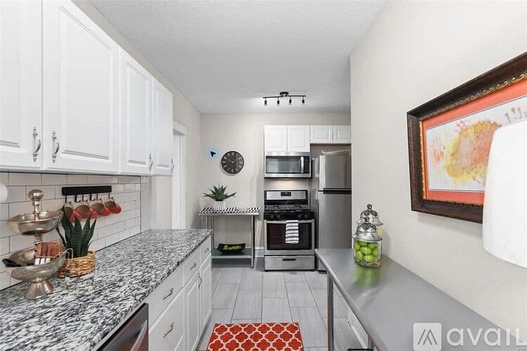 St. Louis Apartment: 4459 Russell Blvd