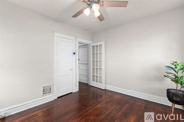 St. Louis Apartment: 4459 Russell Blvd
