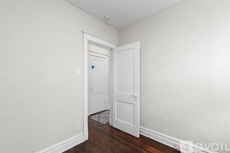 St. Louis Apartment: 4459 Russell Blvd