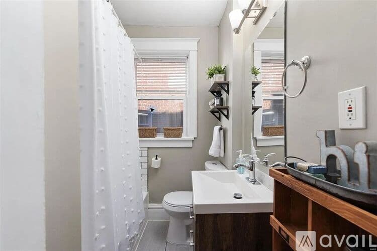 St. Louis Apartment: 4459 Russell Blvd