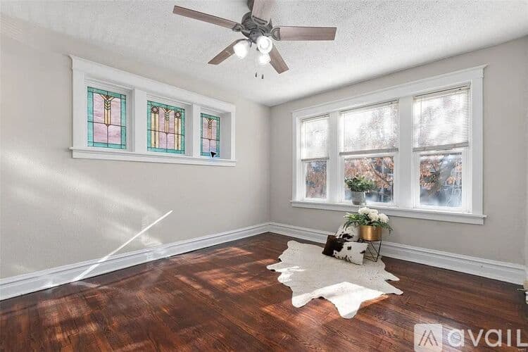 St. Louis Apartment: 4459 Russell Blvd