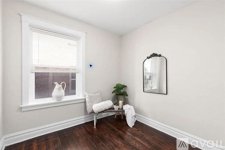 St. Louis Apartment: 4459 Russell Blvd