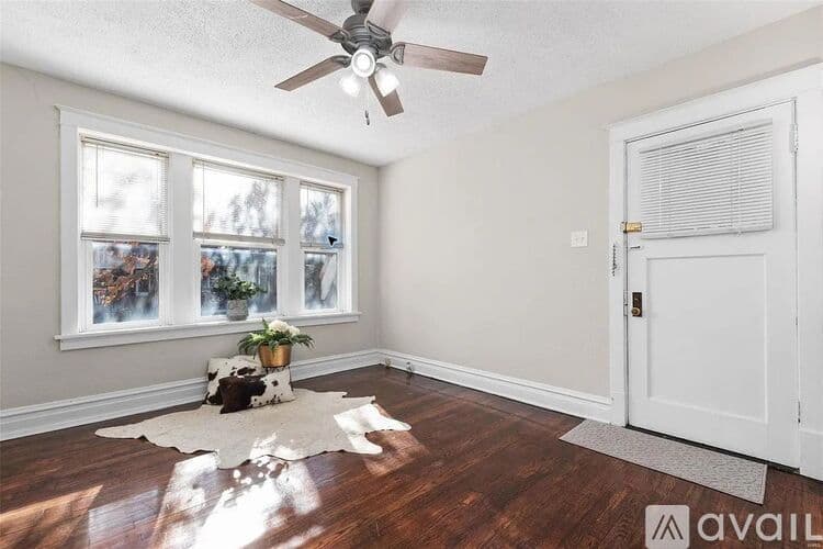 St. Louis Apartment: 4459 Russell Blvd