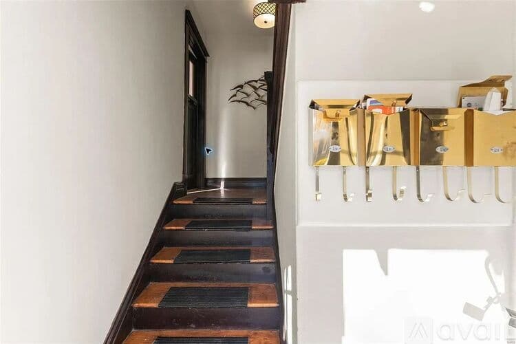 St. Louis Apartment: 4459 Russell Blvd