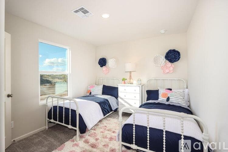 Bullhead City House: 2392 Tapatio Dr