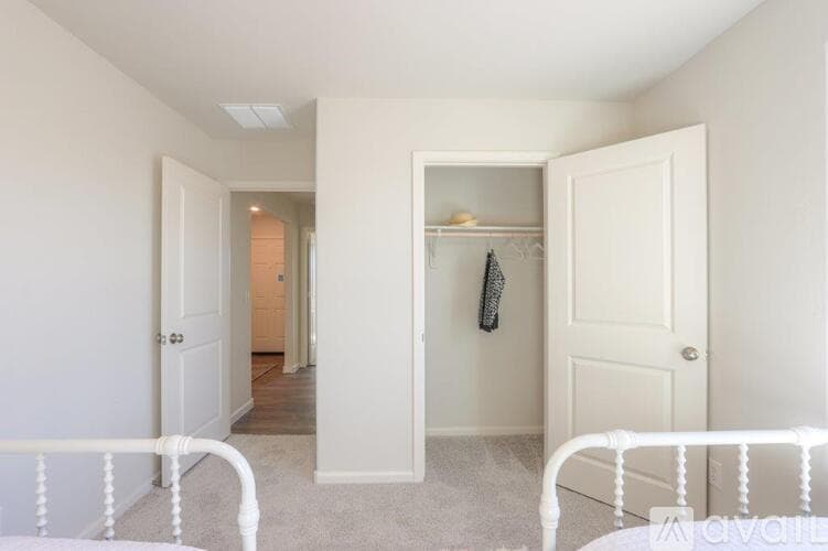 Bullhead City House: 2392 Tapatio Dr