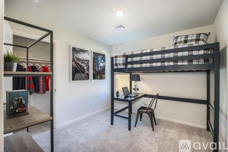 Bullhead City House: 2392 Tapatio Dr