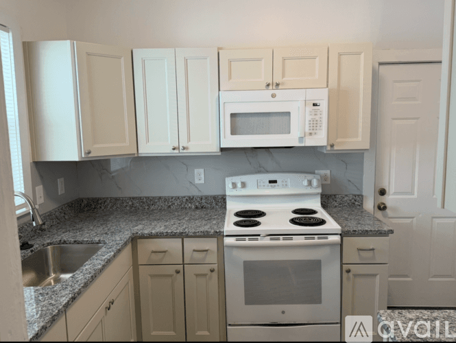Portsmouth Apartment: 2017 Deep Creek Blvd
