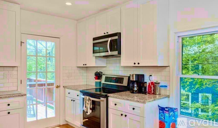 Boston Apartment: 21 Kinross Rd