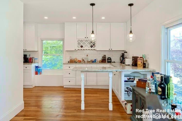 Boston Apartment: 21 Kinross Rd