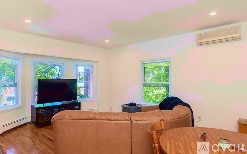 Boston Apartment: 21 Kinross Rd