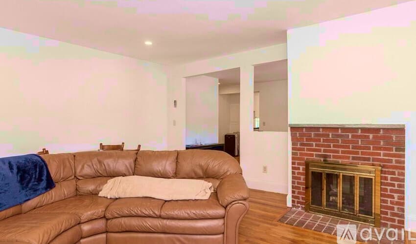 Boston Apartment: 21 Kinross Rd