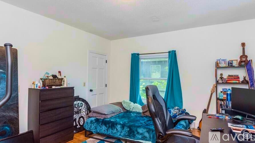 Boston Apartment: 21 Kinross Rd