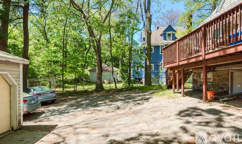 Boston Apartment: 21 Kinross Rd