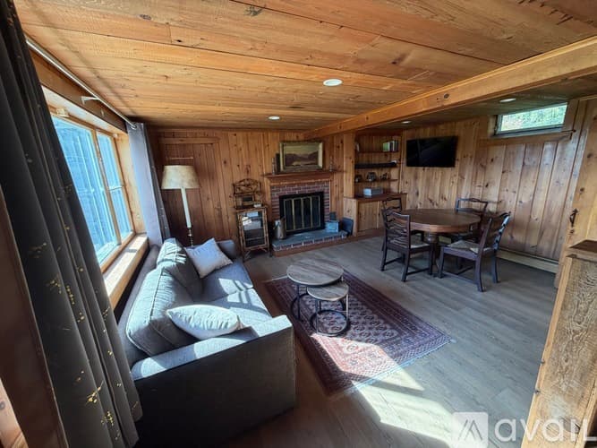 Litchfield House: 120 Looking Glass Hill Road