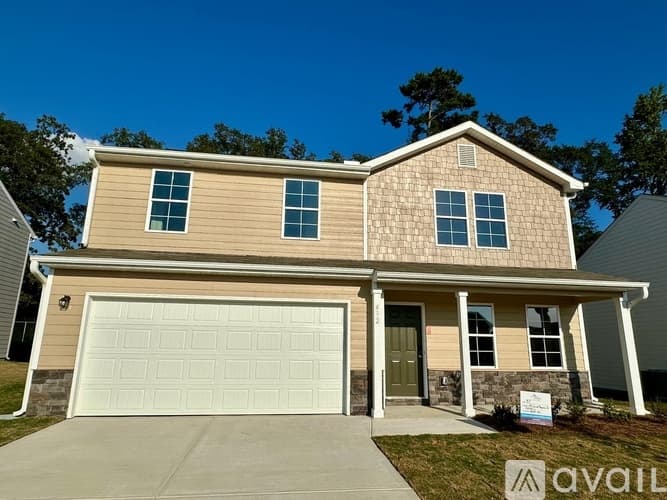 Jackson House: 492 Grand Magnolia St