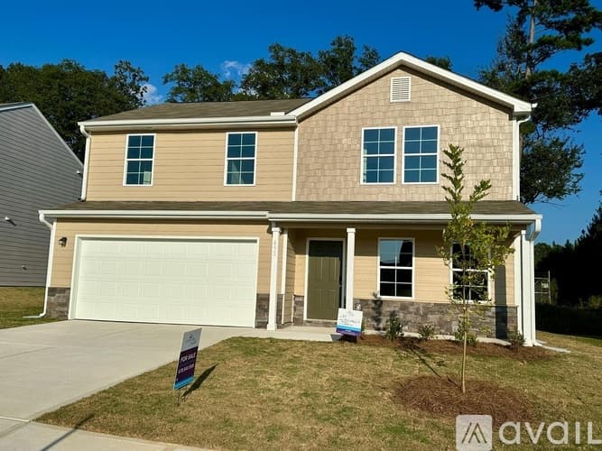 Jackson House: 492 Grand Magnolia St