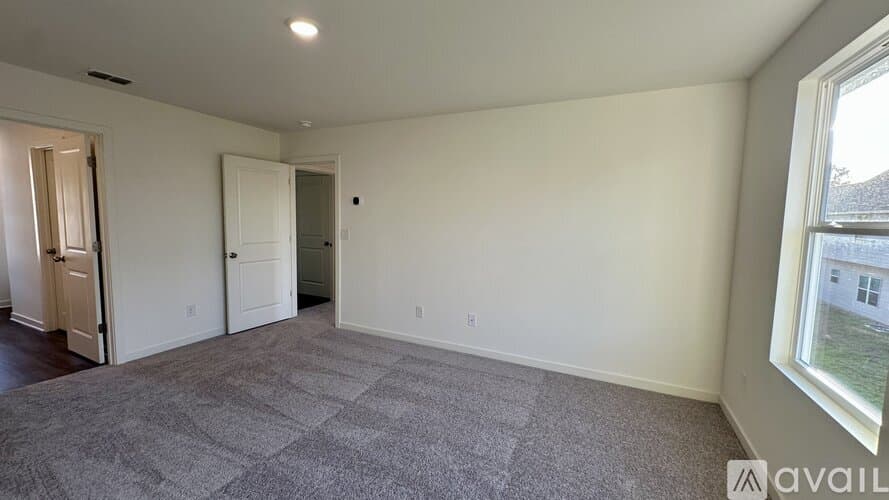 Jackson House: 239 Golden Raintree Dr