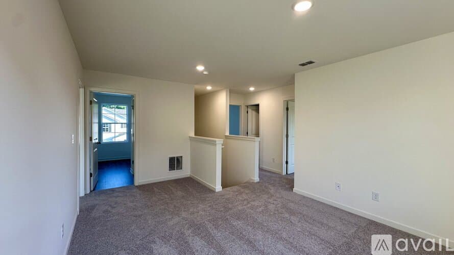 Jackson House: 239 Golden Raintree Dr