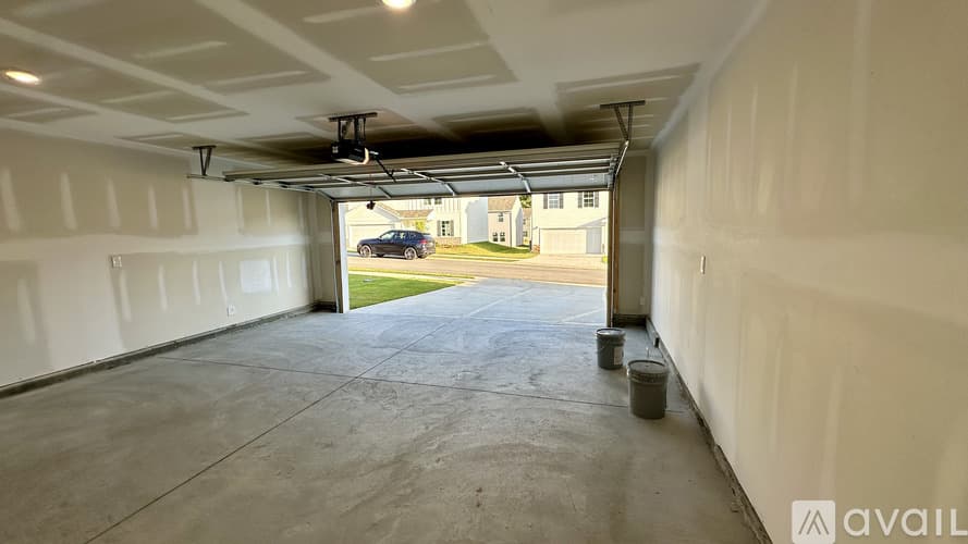 Jackson House: 239 Golden Raintree Dr