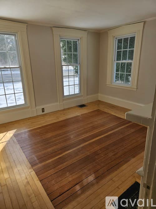 Stratham Apartment: 201 Portsmouth Ave