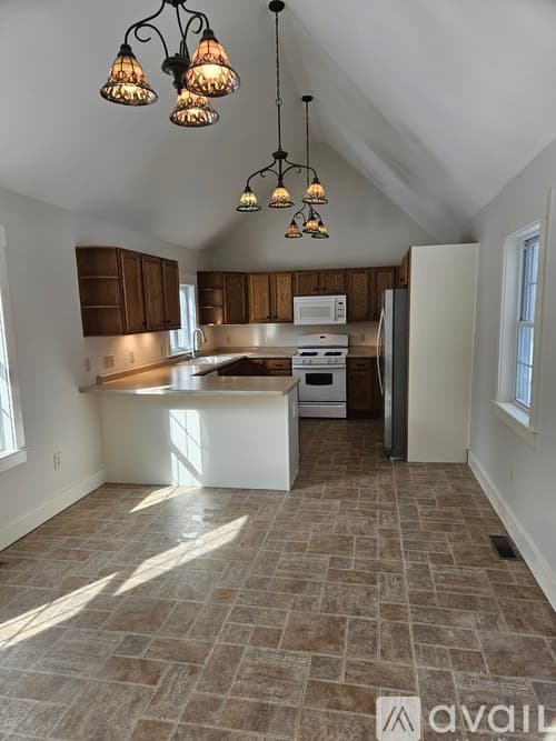 Stratham Apartment: 201 Portsmouth Ave