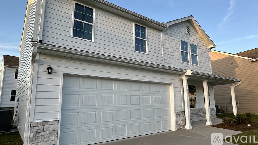 Jackson House: 239 Golden Raintree Dr