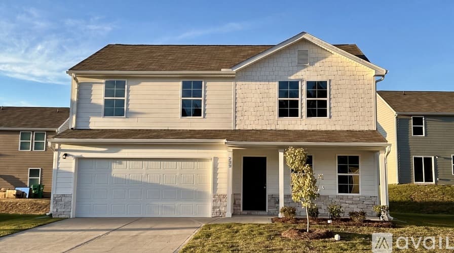 Jackson House: 239 Golden Raintree Dr