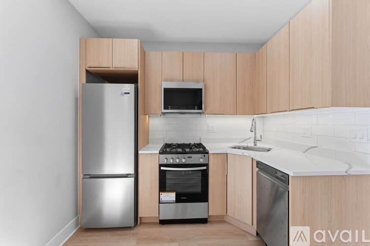 Chicago Apartment: 5710 N Winthrop Ave