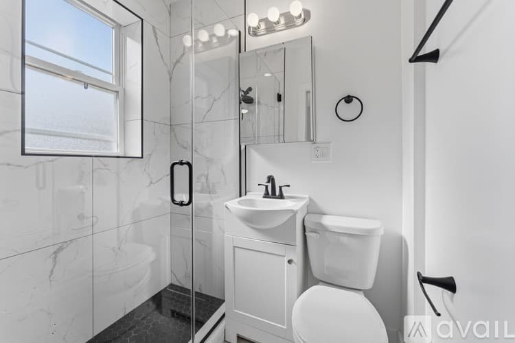 Chicago Apartment: 5710 N Winthrop Ave