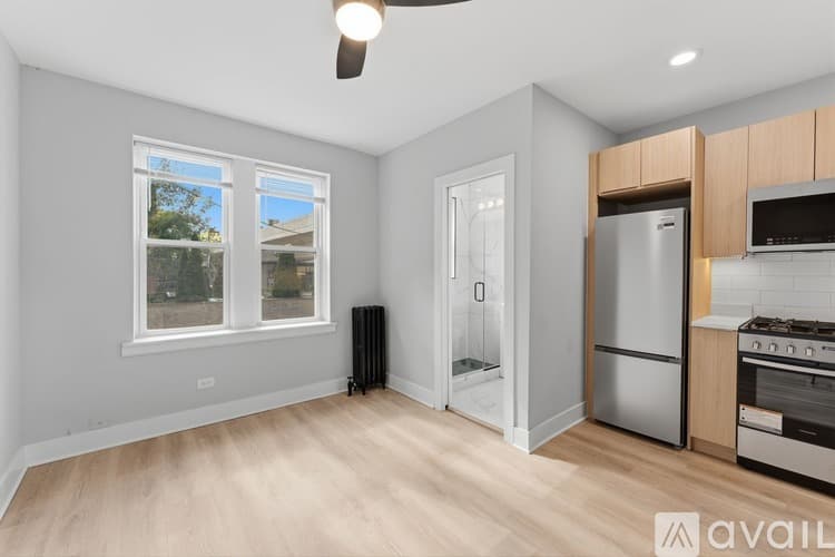 Chicago Apartment: 5710 N Winthrop Ave