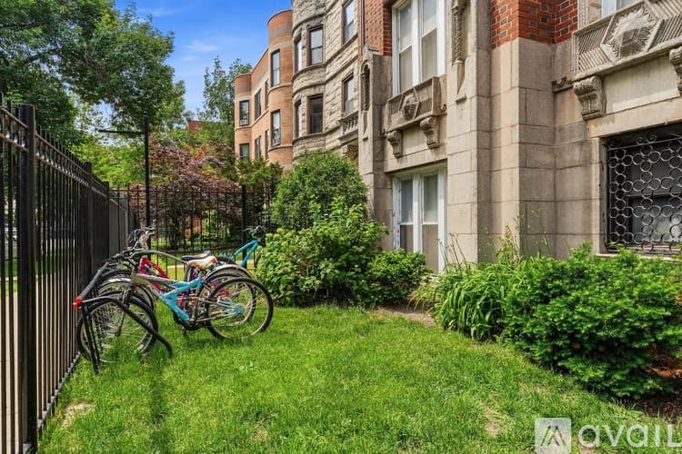 Chicago Apartment: 5710 N Winthrop Ave