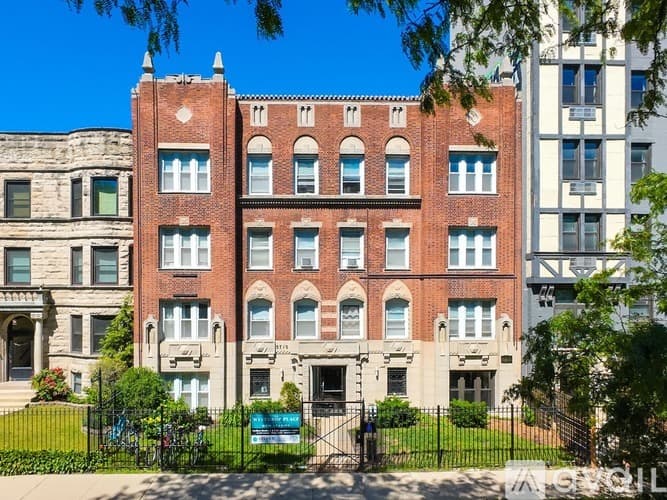 Chicago Apartment: 5710 N Winthrop Ave