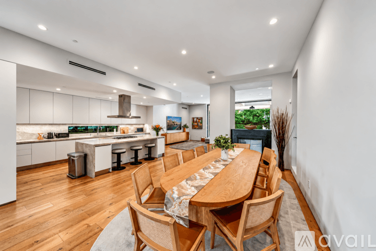 Los Angeles House: 527 N Harper Ave