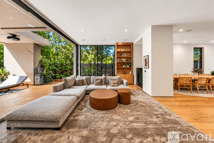 Los Angeles House: 527 N Harper Ave