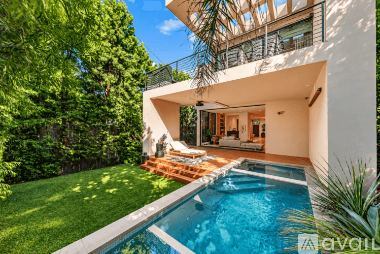 Los Angeles House: 527 N Harper Ave