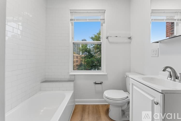 Chicago Apartment: 5710 N Winthrop Ave