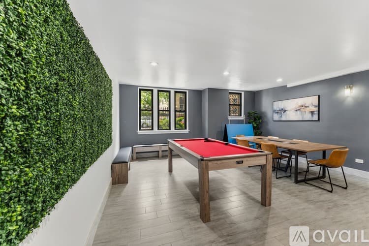 Chicago Apartment: 5710 N Winthrop Ave