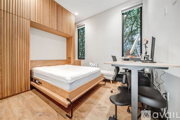 Los Angeles House: 527 N Harper Ave