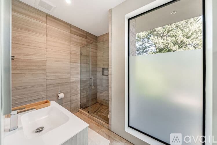 Los Angeles House: 527 N Harper Ave