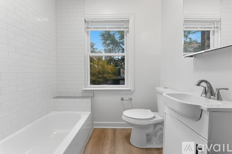 Chicago Apartment: 5710 N Winthrop Ave